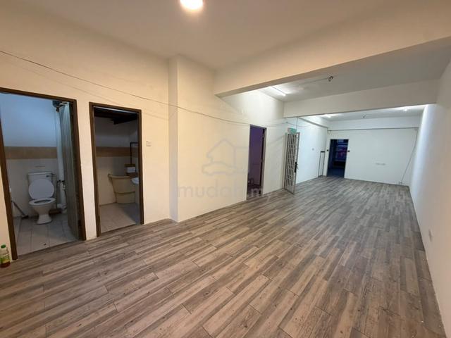 Alma Jalan Rozhan Facing Mainroad All New First Floor Office For Rent! 1
