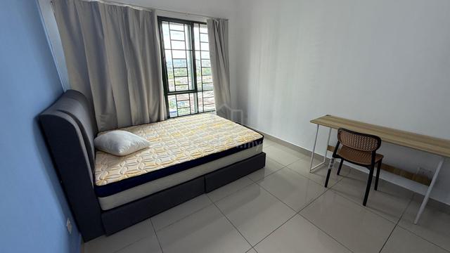 Female unit Master room w fully furnished at oug parklane 1