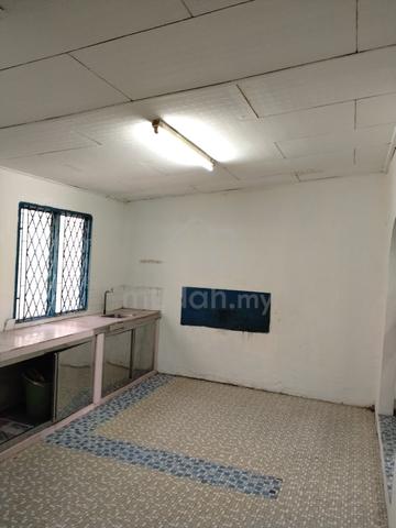 Flat Taman Molek 1