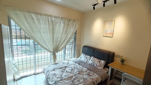 Butterworth / Mixed Gender Co-Living / Balcony Room Rent/ Bilik Sewa
 1