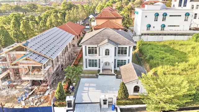 English Style Bungalow with Swimming Pool Seksyen 7, Shah Alam 1