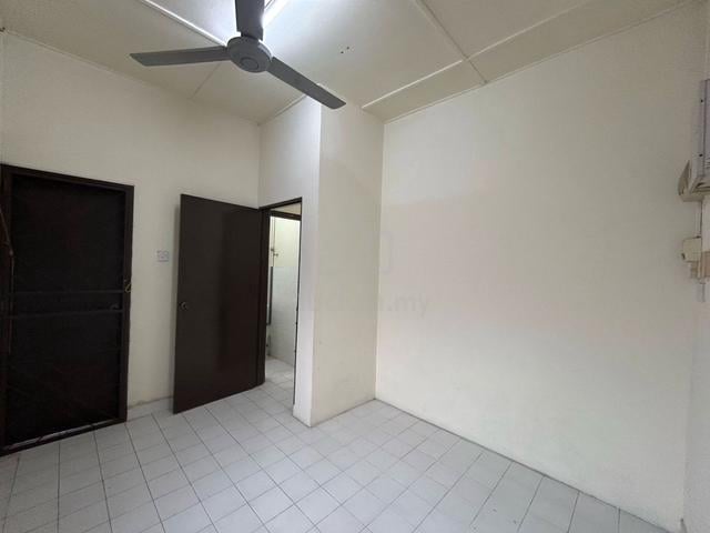 Double Storey/Jalan Keembong/Taman Johor Jaya/Low Deposit 1