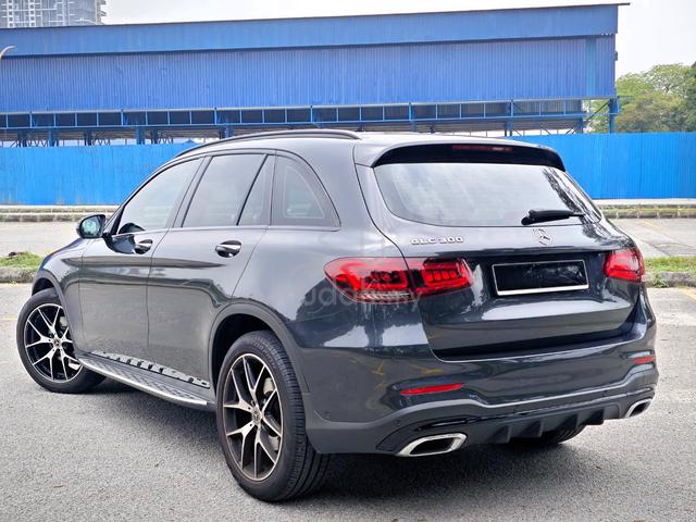 Mercedes Benz GLC300 4MATIC AMG GLC 300 - 2