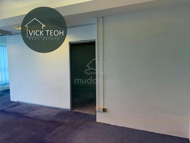 Gurney Tower Office Space 570sf Partially renovated Pulau Tikus 1