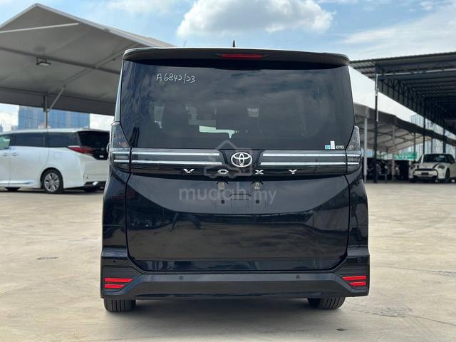 PERFECT Toyota VOXY 2.0 S-Z (7S) OTTOMAN P/BOOT - 5