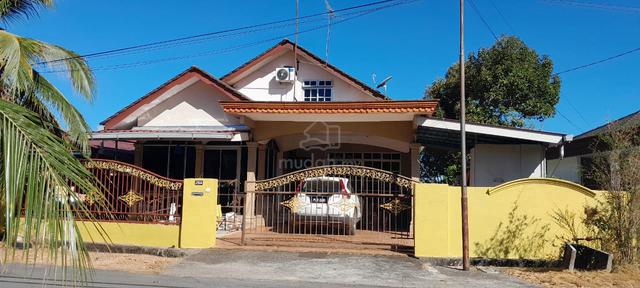 Banglo Sesebuah 1 ½ Tingkat 1