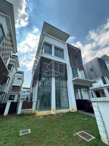 Kota Kemuning Residence 33 Bungalow 3 Storey With Basement With Lift 1