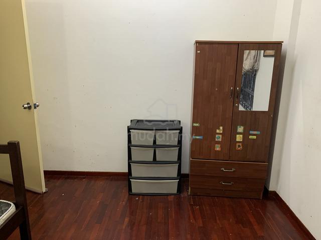 middle room rent 1