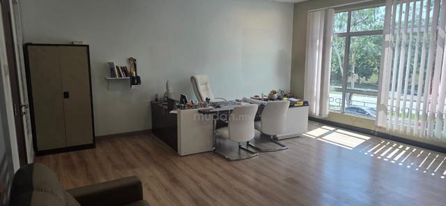 Office space to let go 1