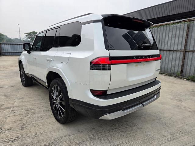 2025 Model: Lexus Gx550 Version L, Modelista Kit - 4
