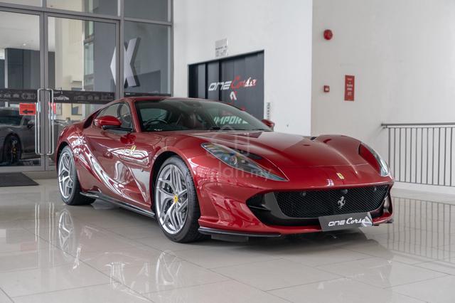 Ferrari 812 Superfast 6.5 V12 2021 Rosso Fiorano - 1
