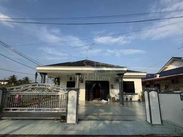 Single Storey Bungalow House for Rent 1