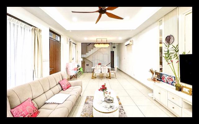 FACING OPEN🔥 RENOVATED 3 Storey The Mulia Residence Cyberjaya 1