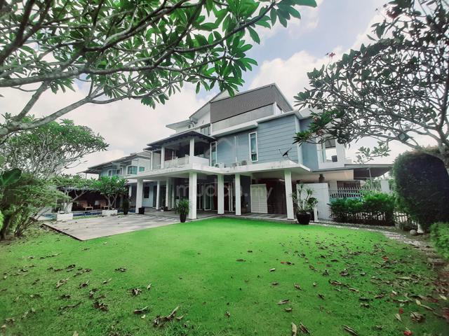 3-Storey Corner Lot Semi D Lakehill Villas Bangi Pool View Furnished 1