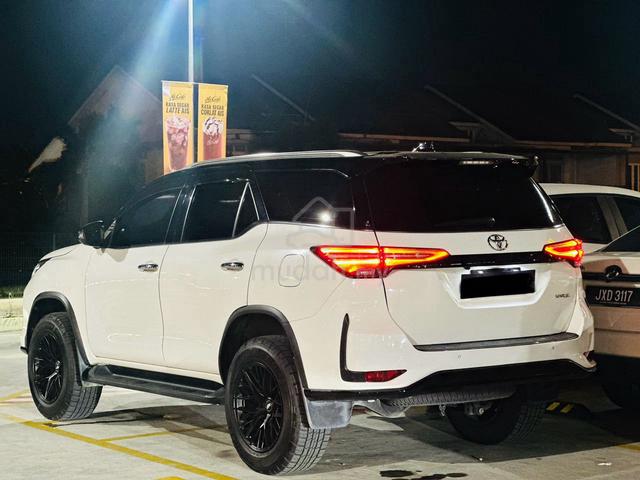 2023 Toyota FORTUNER VRZ 2.8L (A) MIL 61K KM ONLY - 4