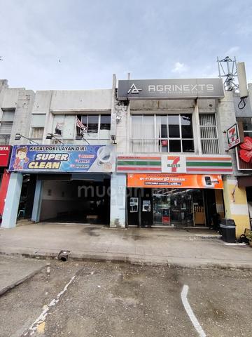 2 storey shop Facing Mainroad @ Taman D’Alpinia puchong 1