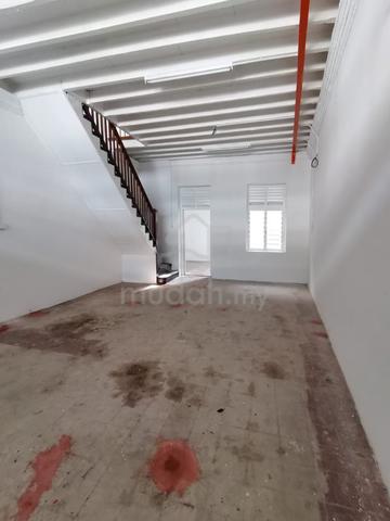 Jalan Hutton Georgetown 2 storey shop house for rent 1