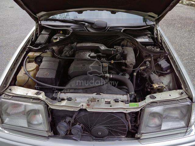 Mercedes Benz E220 2.2 (A) - 4