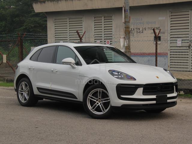 2023 Macan | PDLS+| Sport Chrono | Panaromic Roof - 1