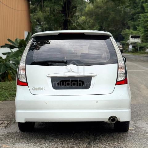 2010 Mitsubishi GRANDIS 2.4 MIVEC ENHANCED (A) - 4