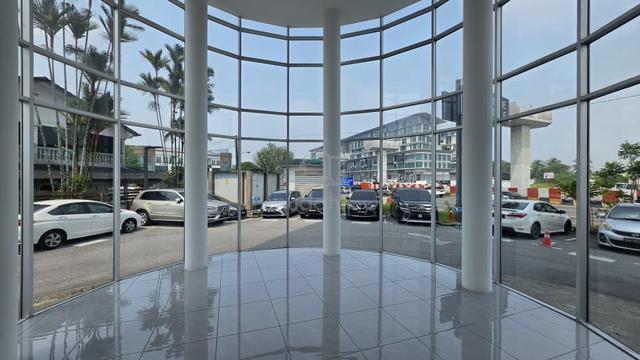Jalan Tun Jugah Show Gallery Commercial Spacey by Main Road For Rent 1