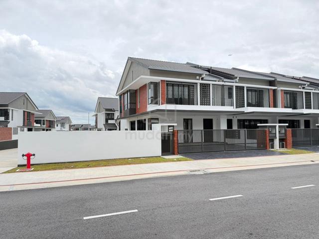 End Lot with Extra Land Superlink 2-Storey House Elmina U17 Shah Alam 1