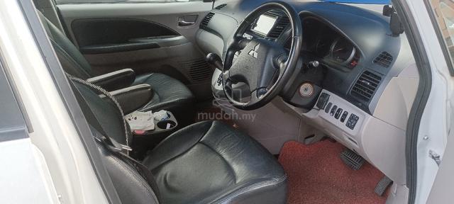 2010 Mitsubishi GRANDIS 2.4 MIVEC ENHANCED (A) - 4