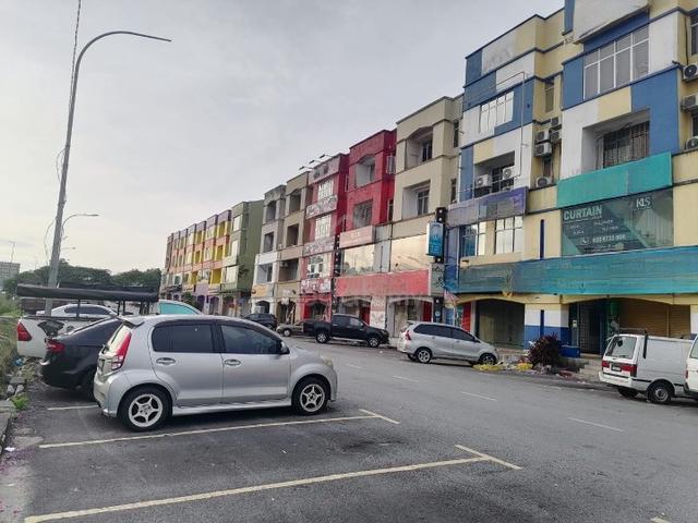 Bandar Puchong Utama 4 Storey Shop lot For Rent Facing LDP Highway 1