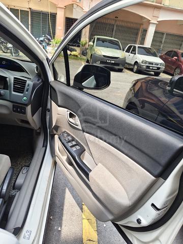 2015 Honda CIVIC 1.8 (A) - 4