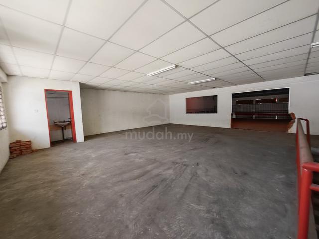 El Nysa 1 1/2 Shoplot  warehouse for Rent 1