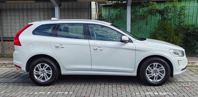 Volvo XC60 2.0 T5 DRIVE E (A) L/SEAT PUSH START - 4