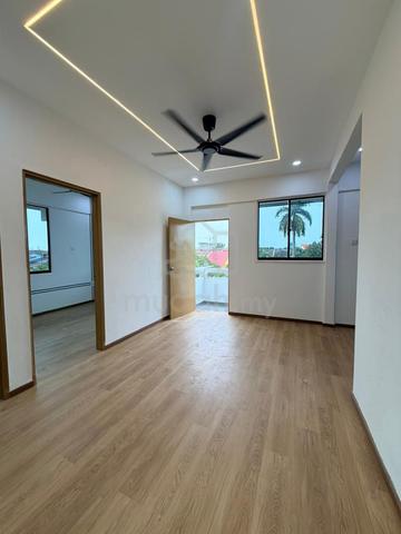 Flat Taman Perling 1
