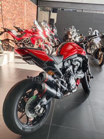 Ducati Monster 937 - photo 7 of 12