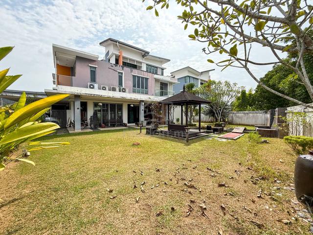 CORNER + BIG LAND ! 2.5 Storey Semi D, Bangi Lakehill Villas, Bangi 1