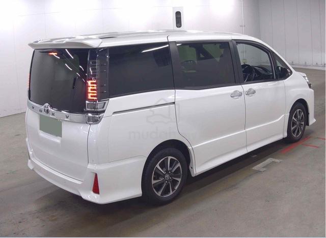 OFF % Toyota Voxy ZS 2.0 Kirameki III Grade 5 A B - 5