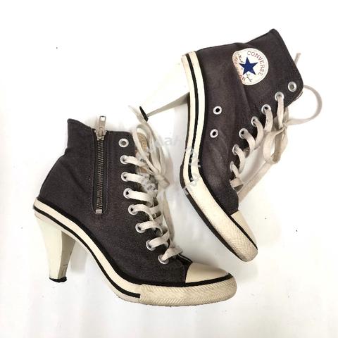 Converse Chuck 70 De Luxe Heel High-Top Shoe - Black / Egret | Journeys