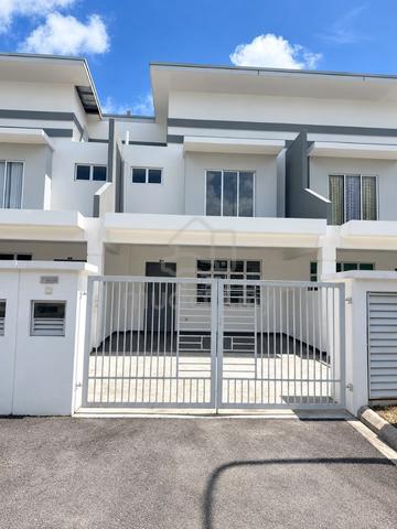Own This 4R3B Home @ Taman Sri Penawar, Johor🔥 1