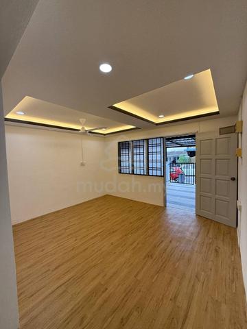 Ulu Tiram, Bukit Jaya, Puteri Wangsa, 2 Tingkat 3Bilik Tidur Full Loan 1