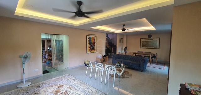 Taman Wawasan Puchong Corner Three Storey F/Hold Renovated for Sale 1