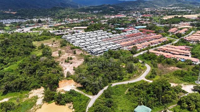 CL residential land| Menggatal | Road side 3