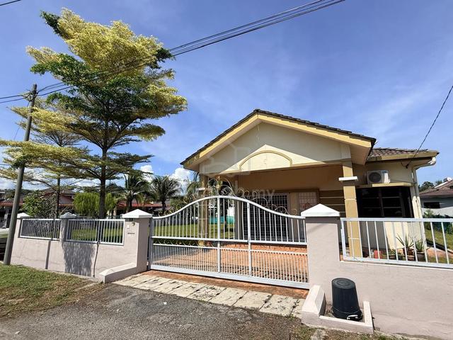 Below bank and market value Banglo with huge land at Bercham Ipoh 1