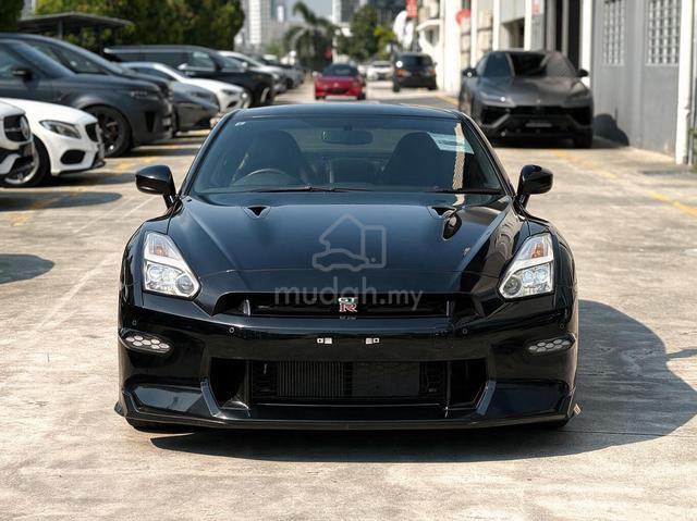 2023 Nissan GT-R Premium Edition RED INTERIOR - 3