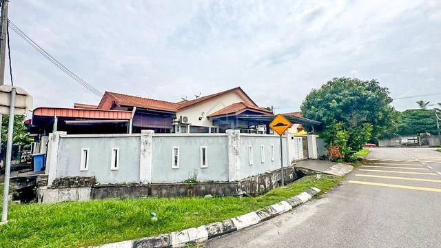 Corner Lot Luas Freehold @ Taman Dato Hormat Teluk Panglima Garang 1