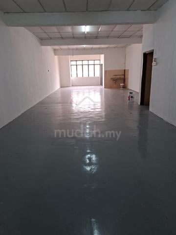 1st floor Shop lot at Jln Sg Pelubung, Tmn Sri Kemuning ,Shah Alam Sel 1