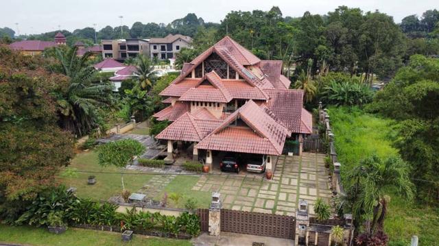 Bungalow, Country Heights, Kajang 1