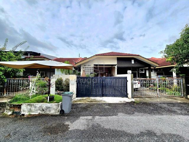 Nusari Bayu Sendayan with Pool | Freehold Renovated With Glass room 1