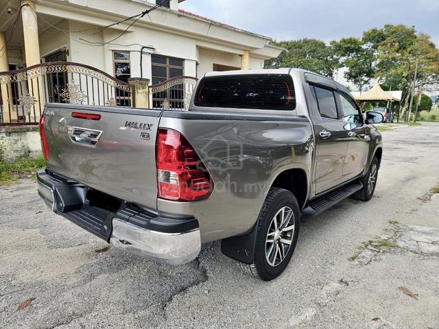 2018 Toyota Hilux 2.8G | 77K+ KM | 4x4 | TIPTOP - 3