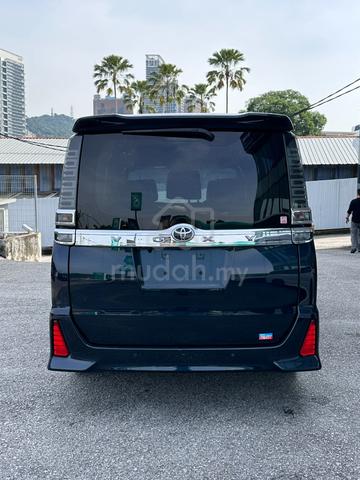 2021 Toyota VOXY 2.0 ZS KIRAMEKI III (A) - 2