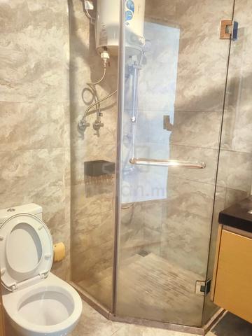 Small master room for rent 4