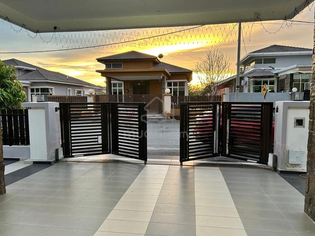 Fully Furnished 4-Bedroom Bungalow House For Rent In Durian Tunggal 1